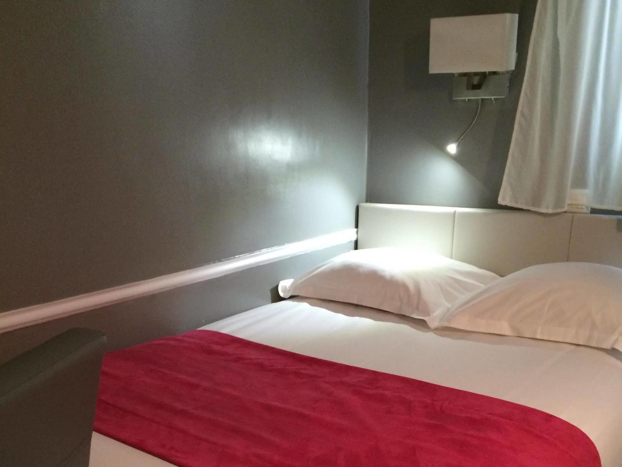 Hôtel Avama Prony Paris Dış mekan fotoğraf